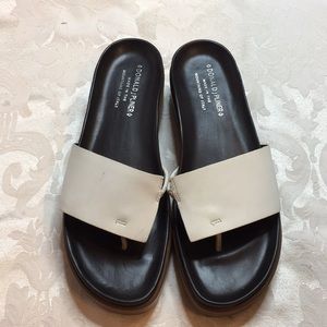 DONALD PLINER FIFI WHITE VACHETTA SANDAL